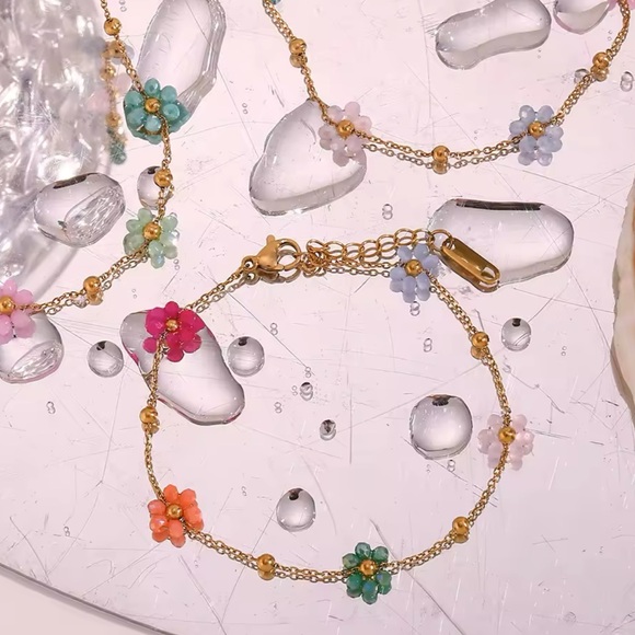 ◾️18K Gold Plated Dainty Floral Bracelet - Picture 7 of 12